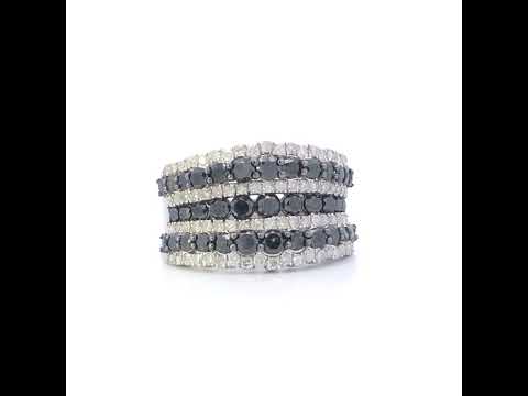 Rotating video showing the jewelry item