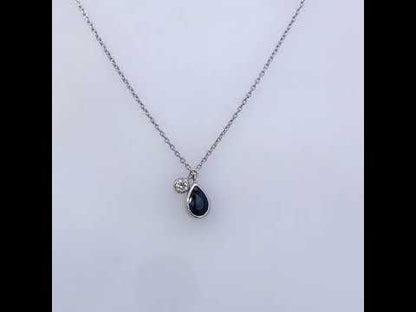 Rotating video showing the jewelry item