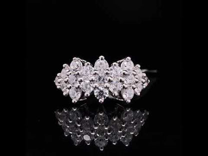 Rotating video showing the jewelry item