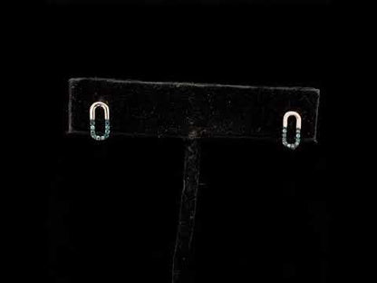 Rotating video showing the jewelry item