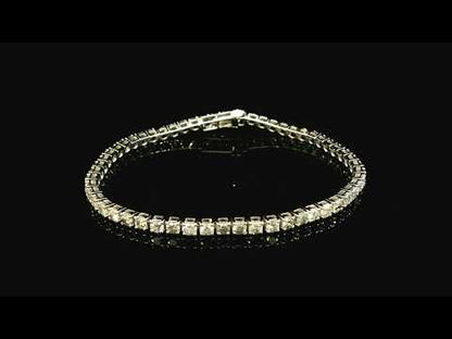 Rotating video showing the jewelry item