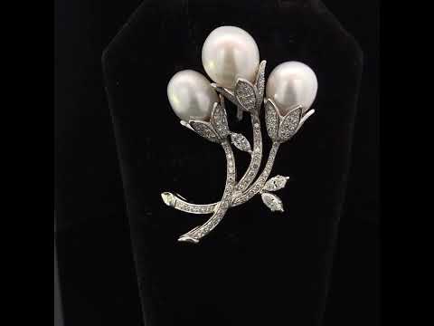 Rotating video showing the jewelry item