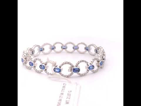 Rotating video showing the jewelry item