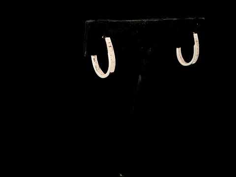 Rotating video showing the jewelry item