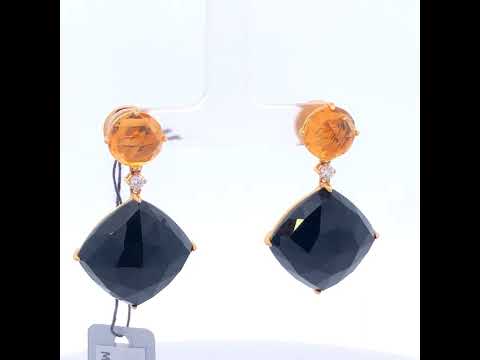 Rotating video showing the jewelry item