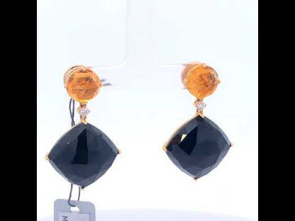 Rotating video showing the jewelry item