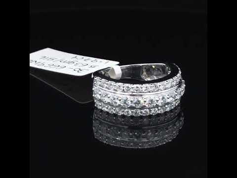 Rotating video showing the jewelry item