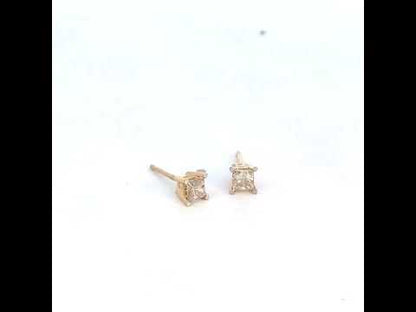 Rotating video showing the jewelry item