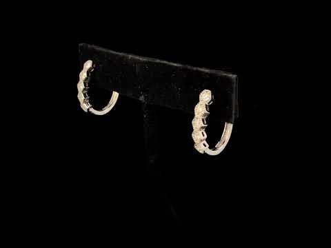 Rotating video showing the jewelry item