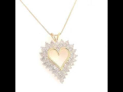 Rotating video showing the jewelry item