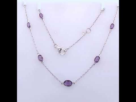 Rotating video showing the jewelry item