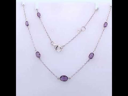 Rotating video showing the jewelry item