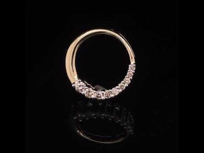 Rotating video showing the jewelry item