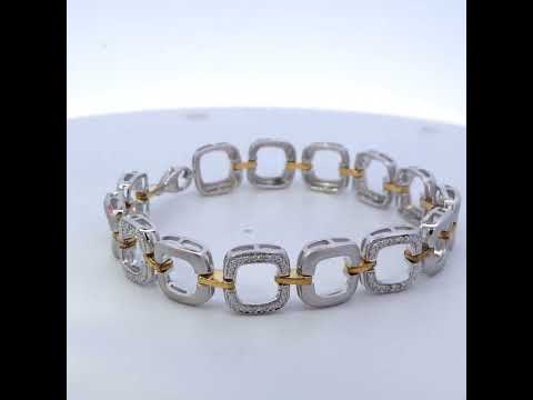 Rotating video showing the jewelry item