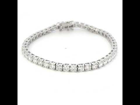 Rotating video showing the jewelry item