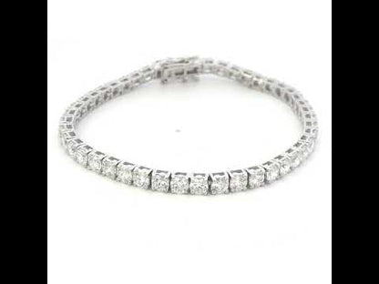 Rotating video showing the jewelry item