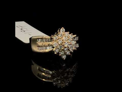 Rotating video showing the jewelry item