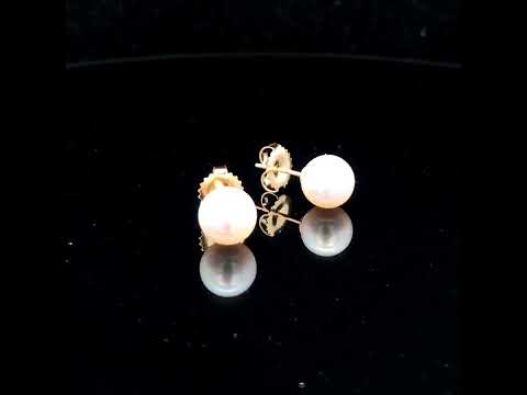 Rotating video showing the jewelry item