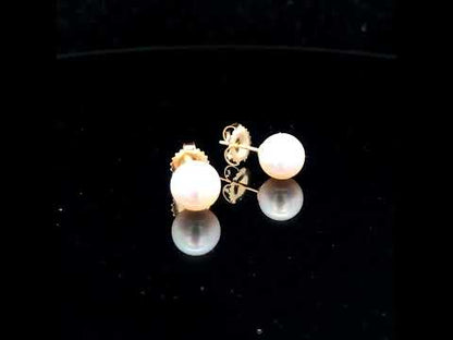 Rotating video showing the jewelry item