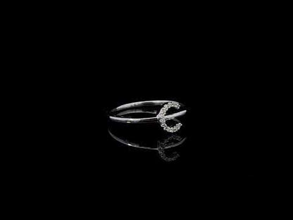 Rotating video showing the jewelry item