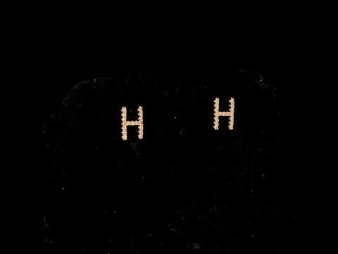 Rotating video showing the jewelry item