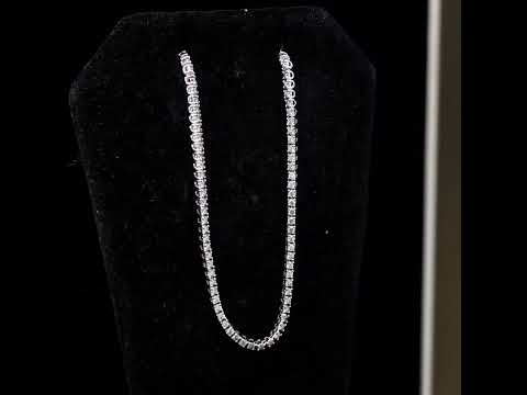 Rotating video showing the jewelry item