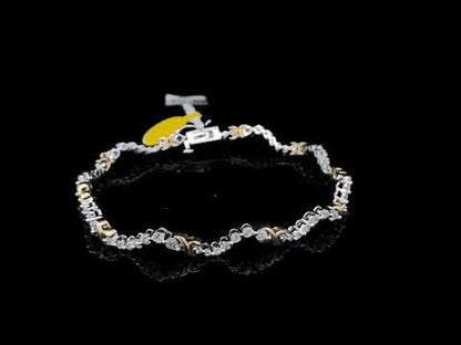 Rotating video showing the jewelry item