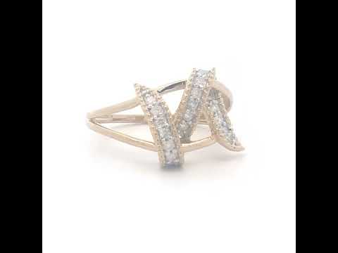 Rotating video showing the jewelry item