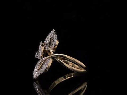 Rotating video showing the jewelry item