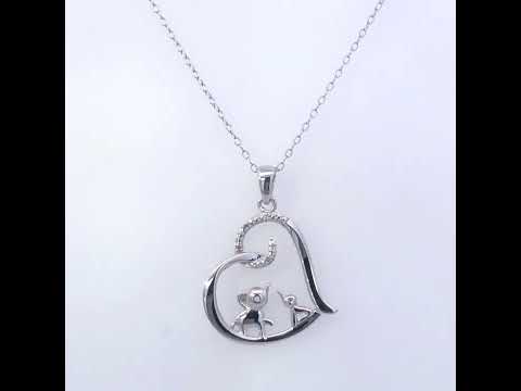 Rotating video showing the jewelry item