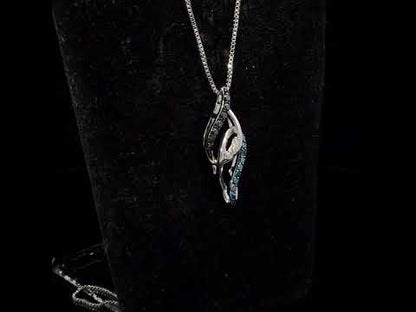 Rotating video showing the jewelry item