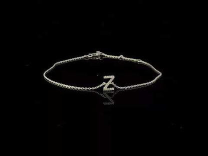 Rotating video showing the jewelry item