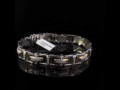 Rotating video showing the jewelry item
