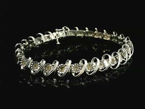 Rotating video showing the jewelry item