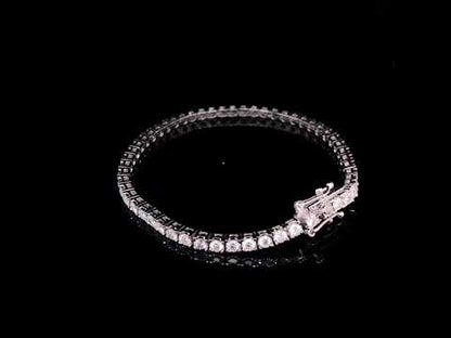 Rotating video showing the jewelry item
