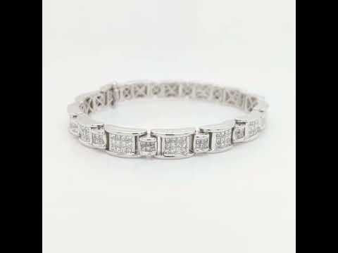 Rotating video showing the jewelry item