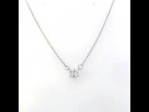 Rotating video showing the jewelry item