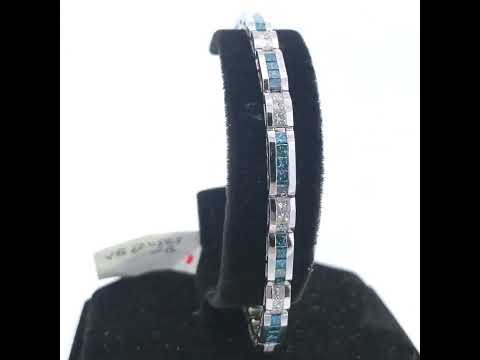 Rotating video showing the jewelry item
