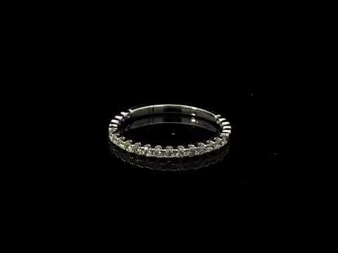 Rotating video showing the jewelry item