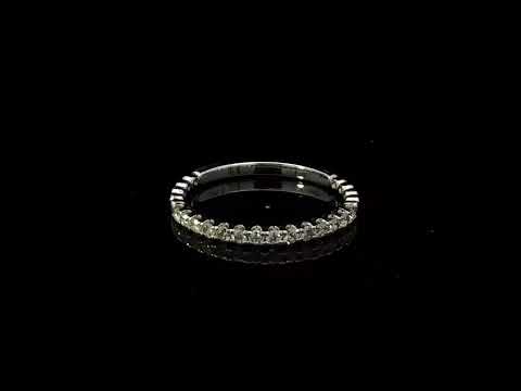 Rotating video showing the jewelry item