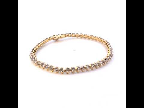 Rotating video showing the jewelry item