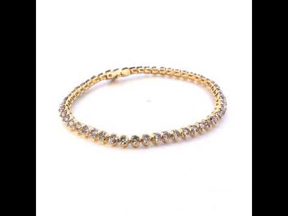 Rotating video showing the jewelry item