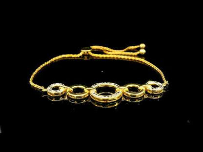 Rotating video showing the jewelry item