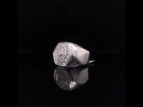 Rotating video showing the jewelry item