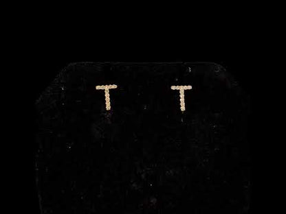 Rotating video showing the jewelry item