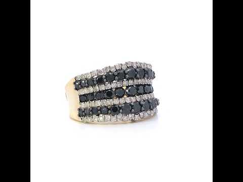 Rotating video showing the jewelry item