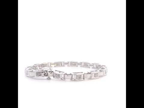 Rotating video showing the jewelry item