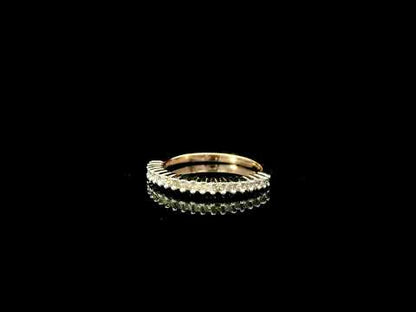 Rotating video showing the jewelry item
