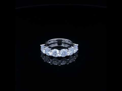 Rotating video showing the jewelry item