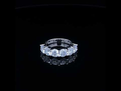 Rotating video showing the jewelry item